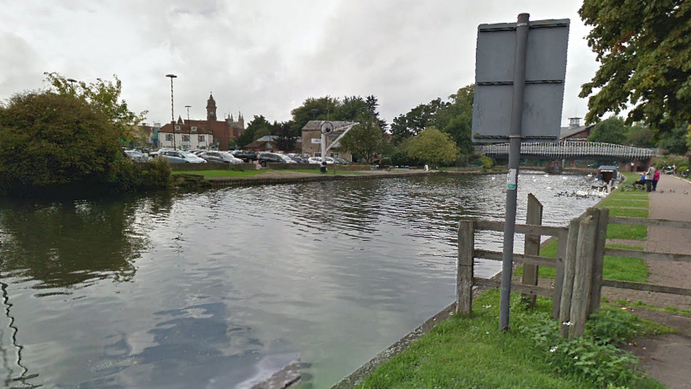 Kennet and Avon Canal in the centre of Newbury