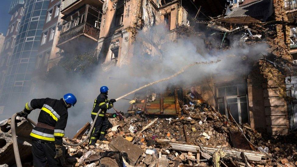 Kyiv block of flats hit by drone, 17 Oct 22