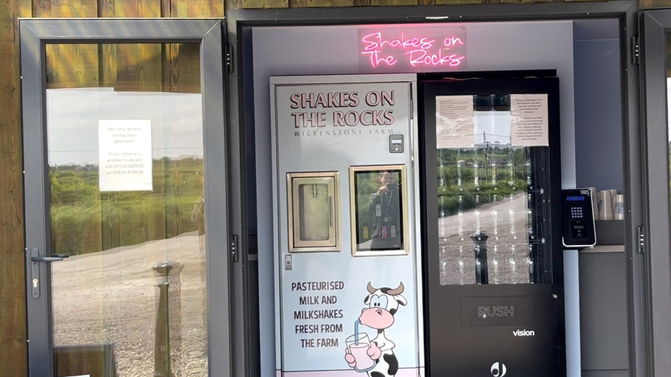 Milk shake vending machine