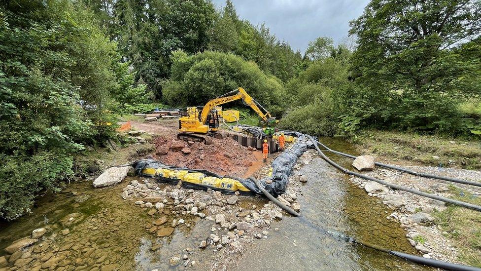 Construction of a sheet piled cofferdam, to create a dry working area for the installation of the ford foundation slab