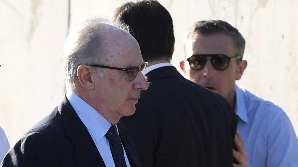 Rodrigo Rato (left) arriving at court, 26 Sep 16