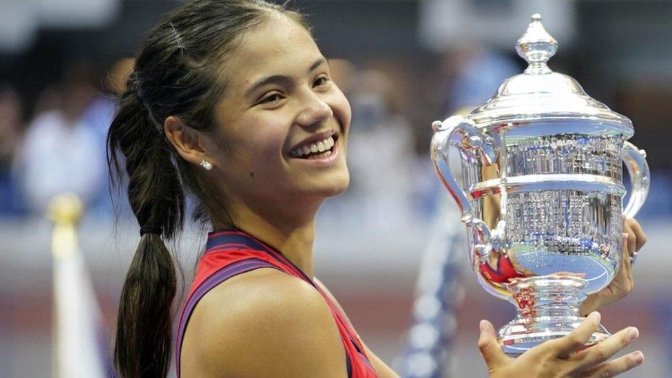 Emma Raducanu with US Open trophy