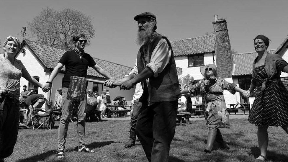 Dwile flonking at The Locks Inn, Geldeston