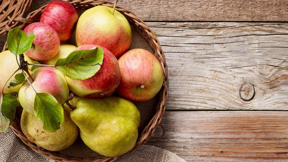 Apples and pears in a basket