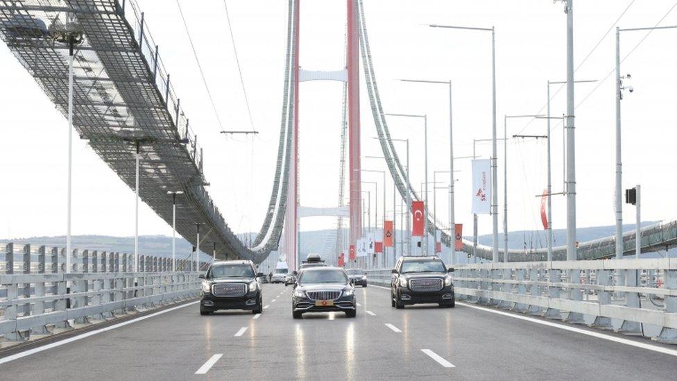 cars-driving-along-bridge.