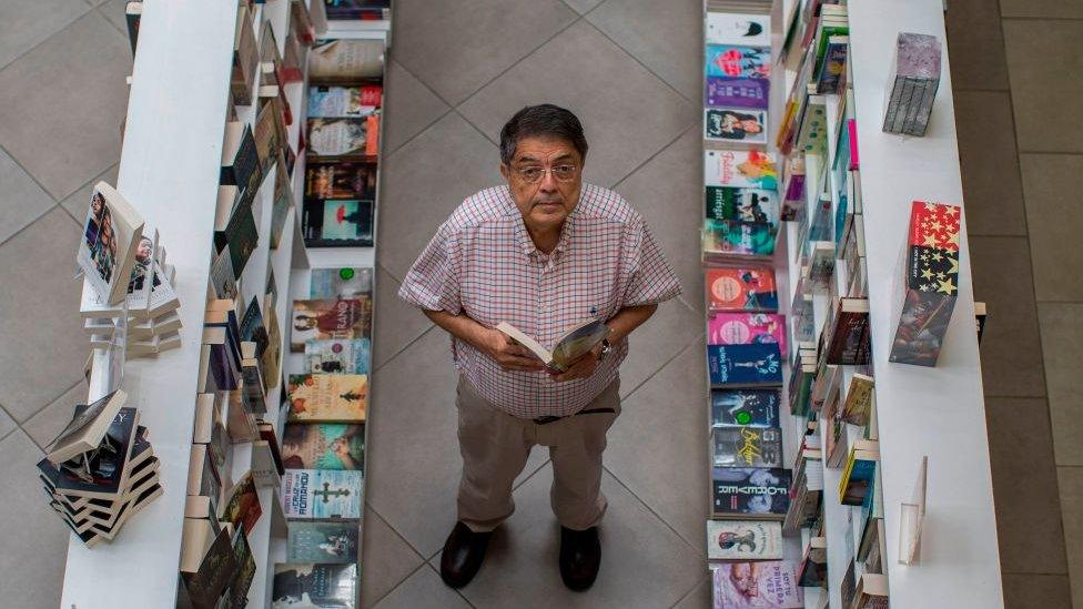 Nicaraguan writer Sergio Ramirez poses during an AFP interview in Managua on November 17, 2017