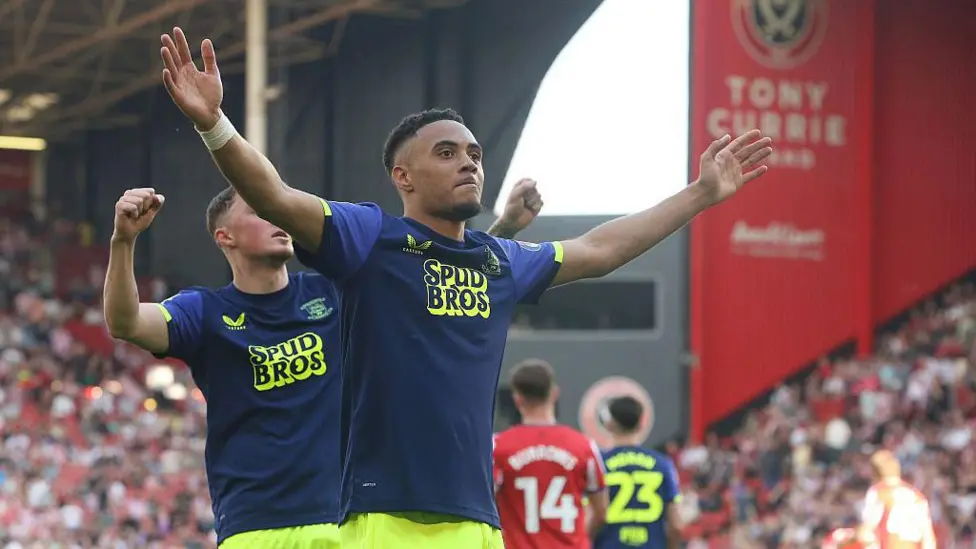 Dobbin, del Aston Villa, está cerca de fichar por el Southampton por 9 millones de libras.
