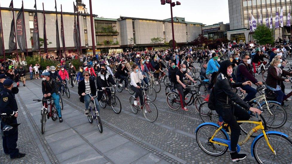 Anti-government protesters ride through central Ljubljana (8 May 2020)