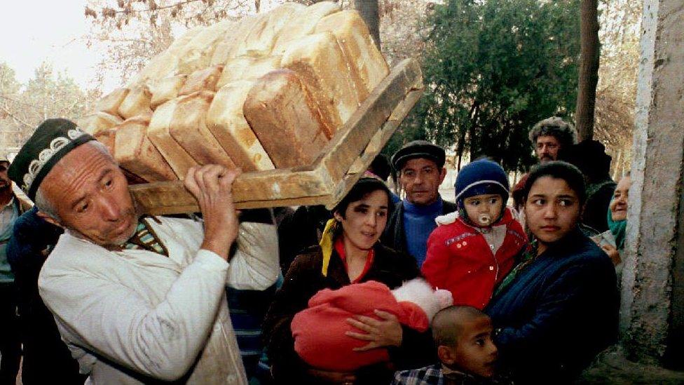 A man carries bread for refugees to a distribution point in Dushanbe, 22 December 1992