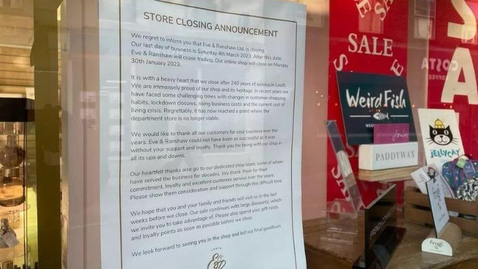 Closure announcement in window