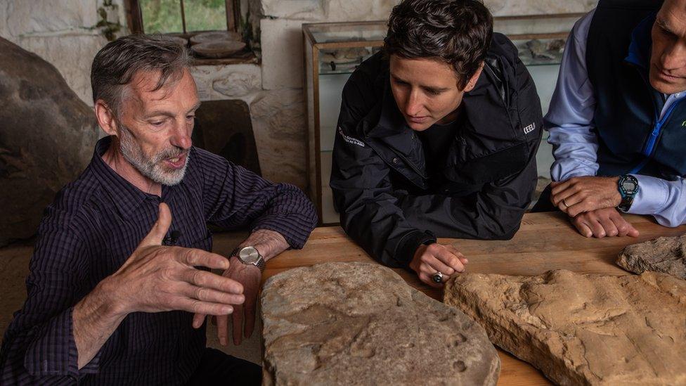 Dùghall Ros, Màiri Gougeon agus Cailean MacPhàidein