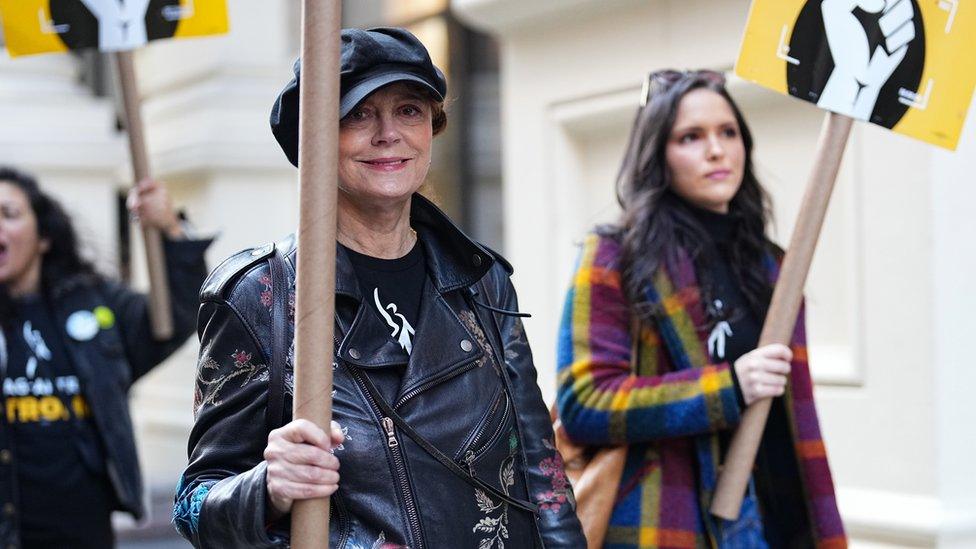 Susan Sarandon (foreground)