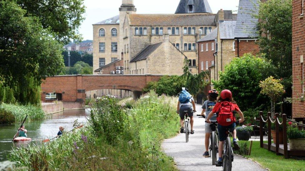 Family bike ride on Stroudwater canal path