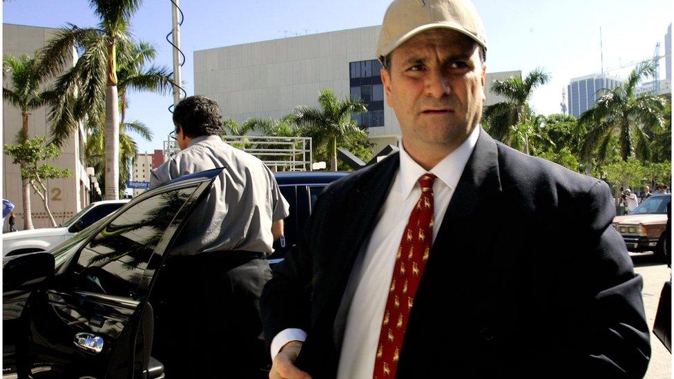 Jack Abramoff arrives at the federal justice building in Miami (4 Jan 2006)