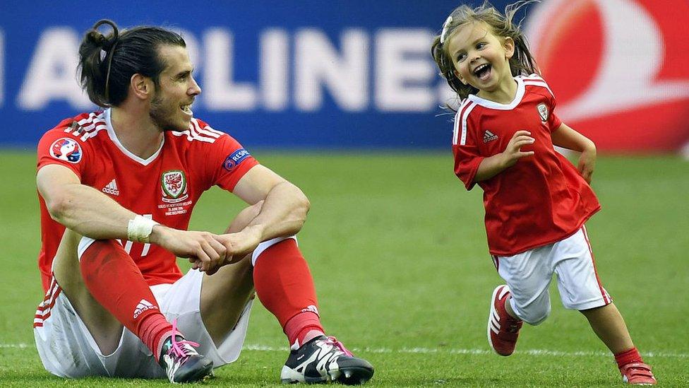 Gareth Bale with his daughter Alba Viola