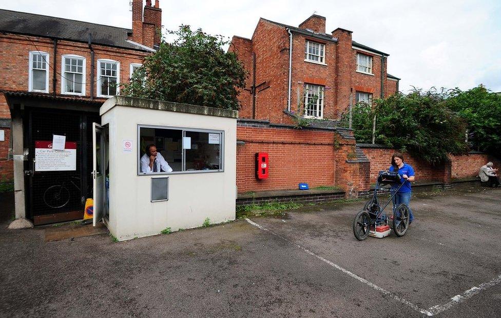 Ground penetration radar (GPR) at Greyfriars car park in 24 August 2012