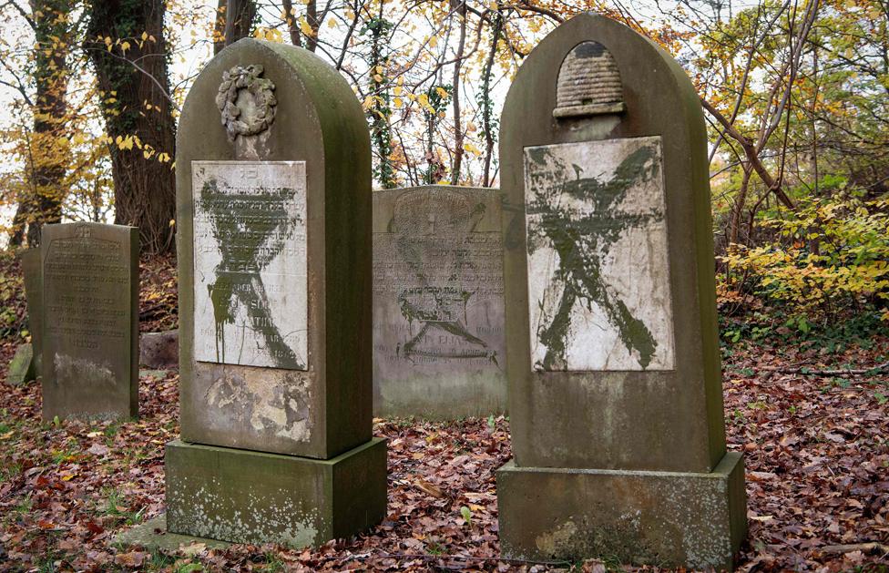 Jewish tombstones defaced in Randers, 10 Nov 19