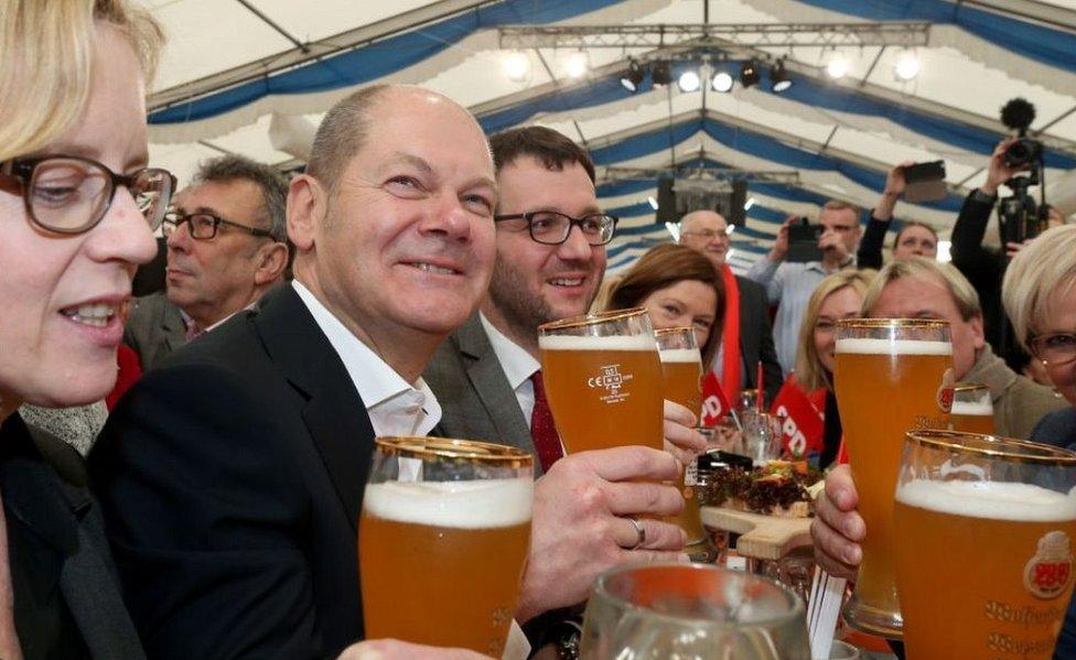 Olaf Scholz (2nd L) at SPD event in Vilshofen, 14 Feb 2018