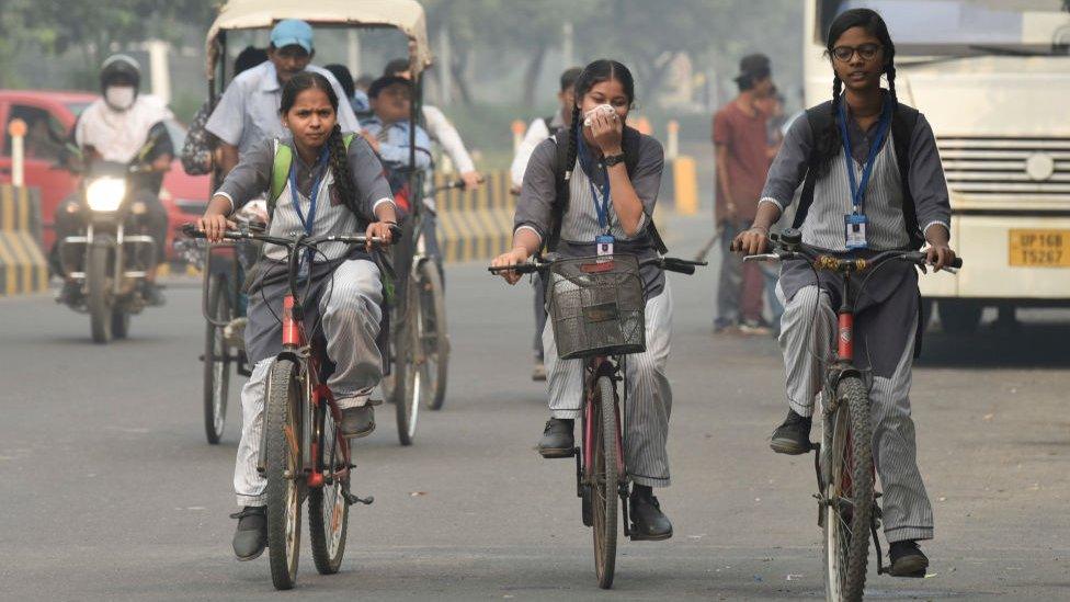 NOIDA, INDIA - NOVEMBER 3: Children return home from school amid rising air pollution on November 3, 2022 in Noida, India. The Air Quality Index (AQI) in Noida on Thursday was 423, the second highest in NCR after Delhi that had an AQI of 450, both in the severe category. District administration has now ordered schools have also switched to online -classes for Class 1-8 in order to safeguard them from hazardous gases due to pollution. (Photo by Sunil Ghosh/Hindustan Times via Getty Images)