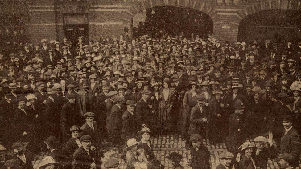 Strike action at Huntley and Palmers biscuit factory, Reading, in 1916