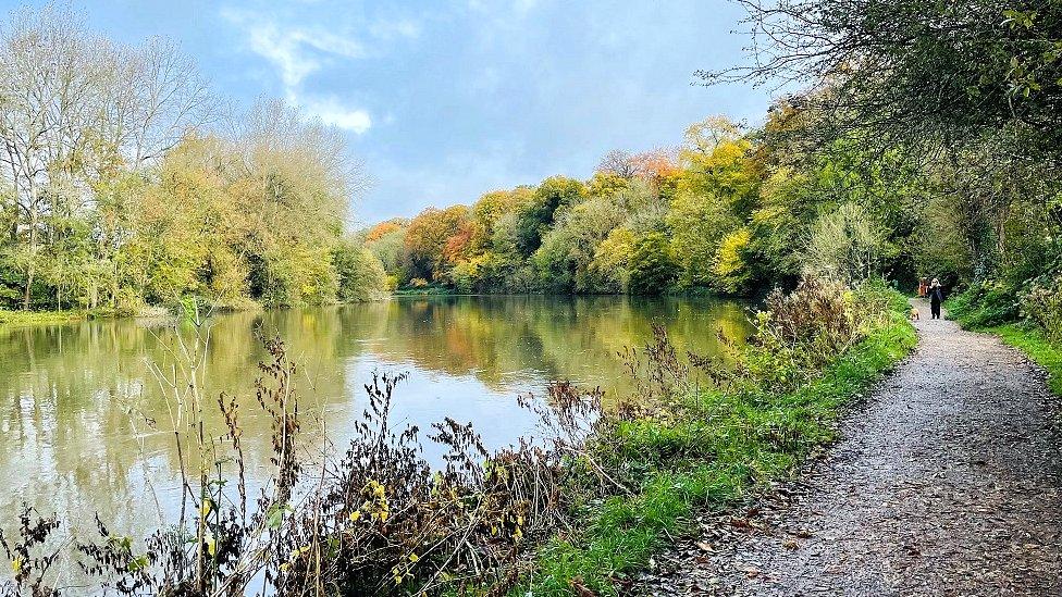 TUESDAY - Sonning Lock