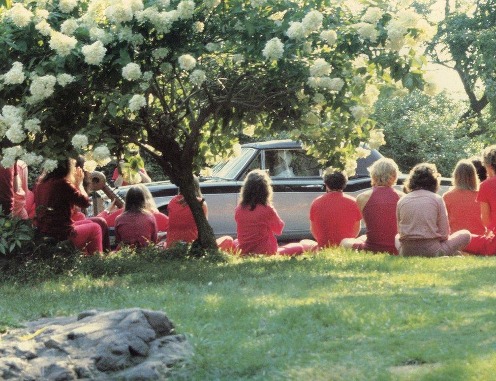 Sannyasins watch as Rajneesh's car passes by