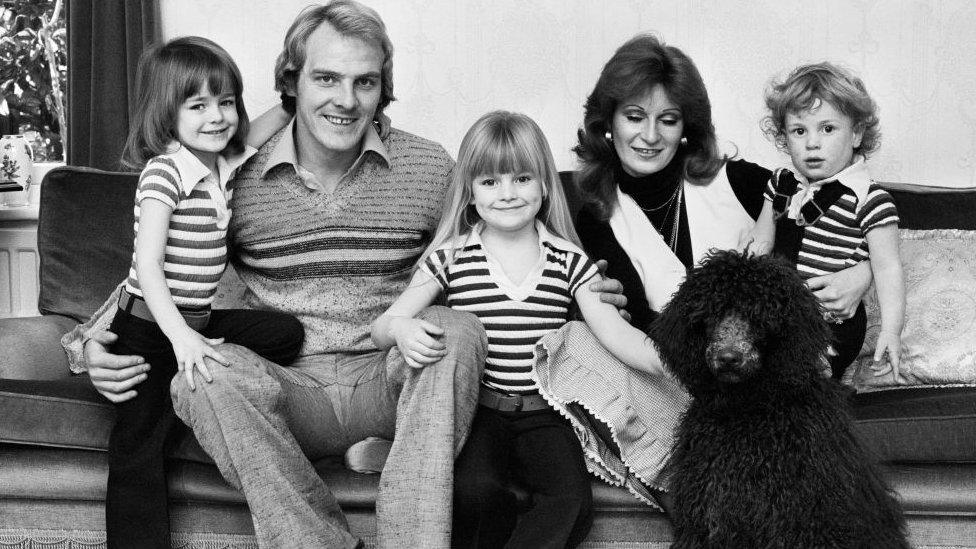 Terry Yorath gyda'r teulu ym mis Mawrth 1978 gyda'i wraig Christine Yorath, eu merched Gabby (4) a Louise (3) a'u mab Daniel (1)