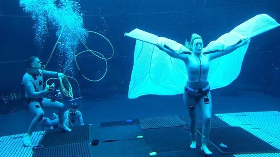 kate-winslet-underwater