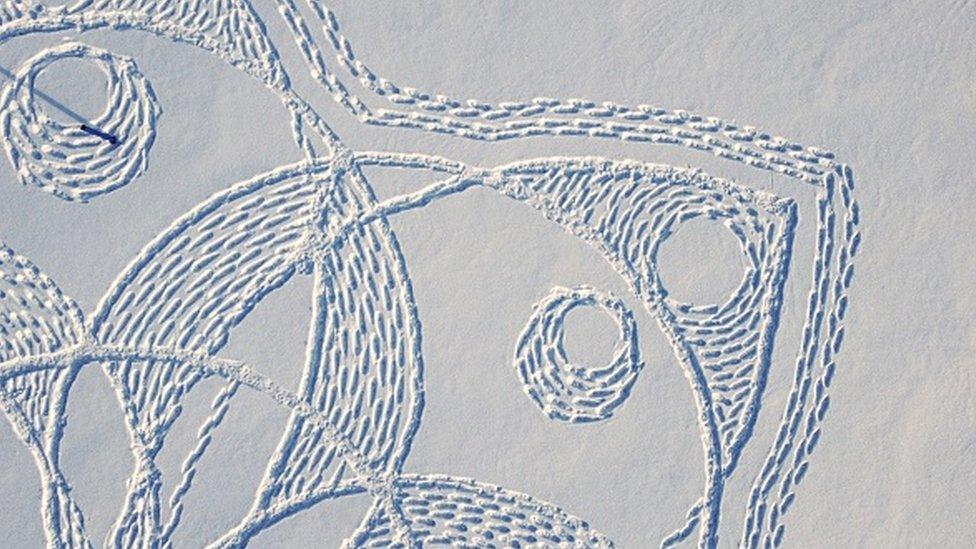 A bird's-eye view of the snow art created by Janne Pyykkö