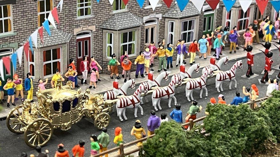 A model Coronation procession by Milton Keynes Model Railway Society