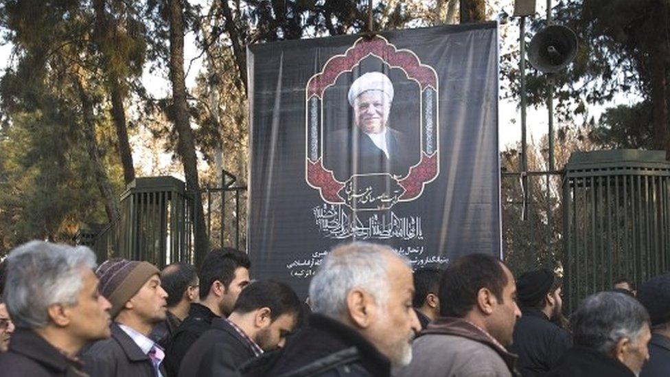 Mourners attend the funeral of former Iranian President Akbar Hashemi Rafsanjani (10 January 2016)