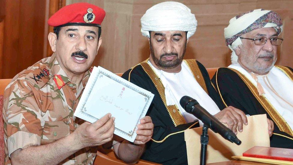 Oman's General Sultan bin Mohammed al-Nomani (L) shows a letter from an envelope that contained Sultan Qaboos bin Said's choice for his successor (11 January 2020)