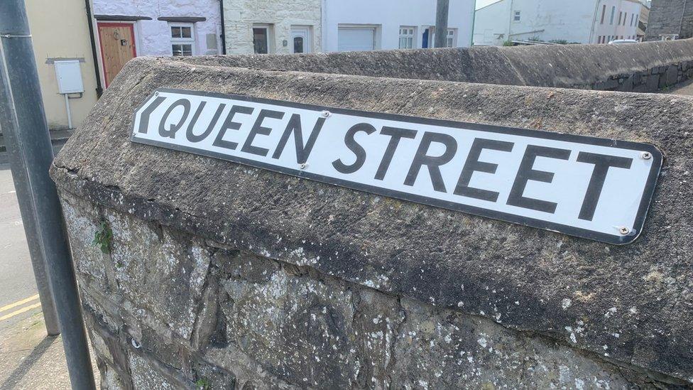 Queen Street, Castletown street sign