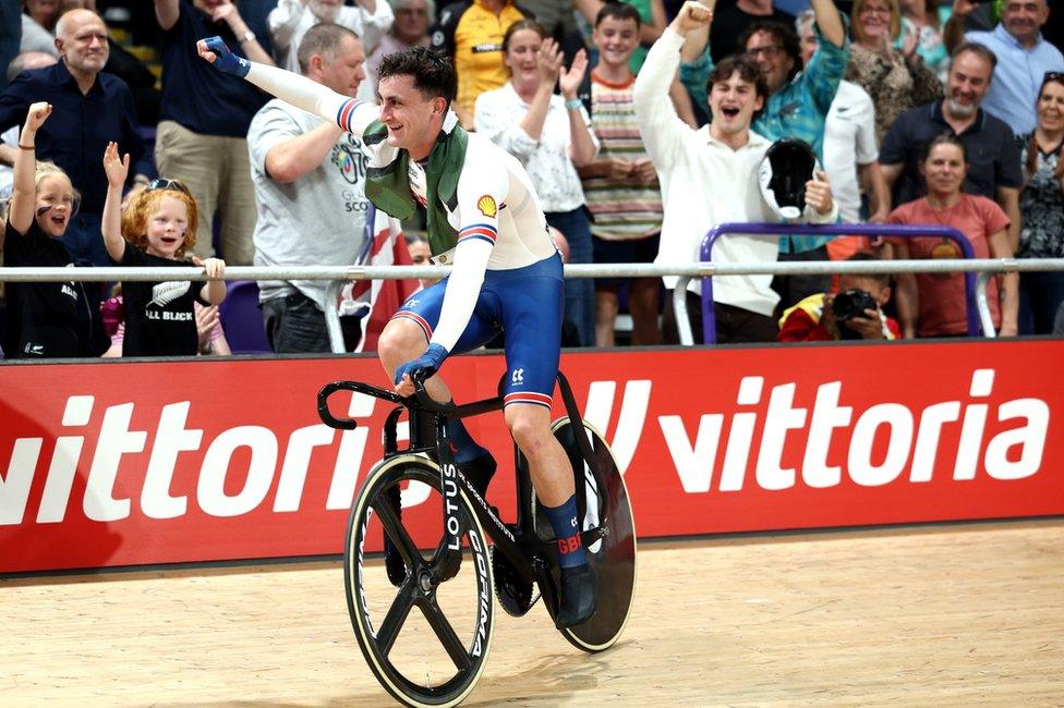 William Tidball timed his sprint perfectly to win gold in the men's scratch race