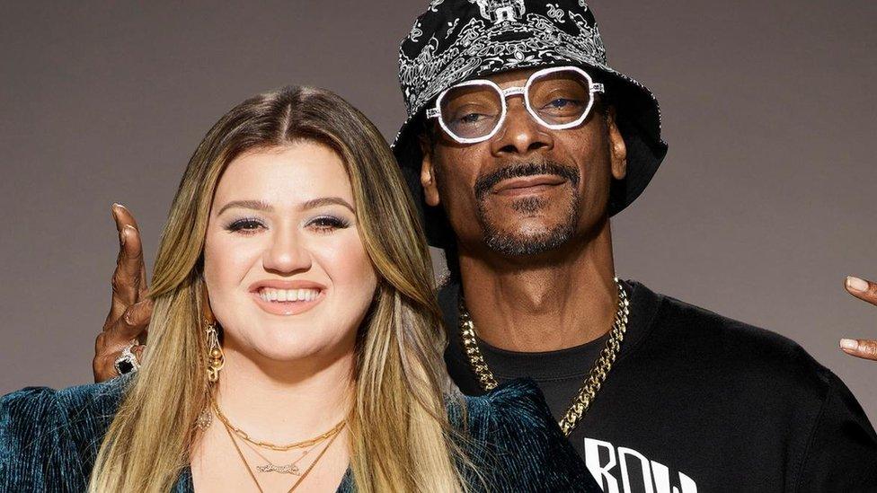 Kelly Clarkson and Snoop Dogg