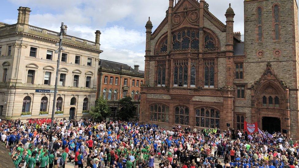 crowd at Derry's guildhall