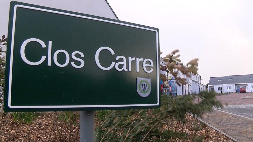 Clos Carre sign