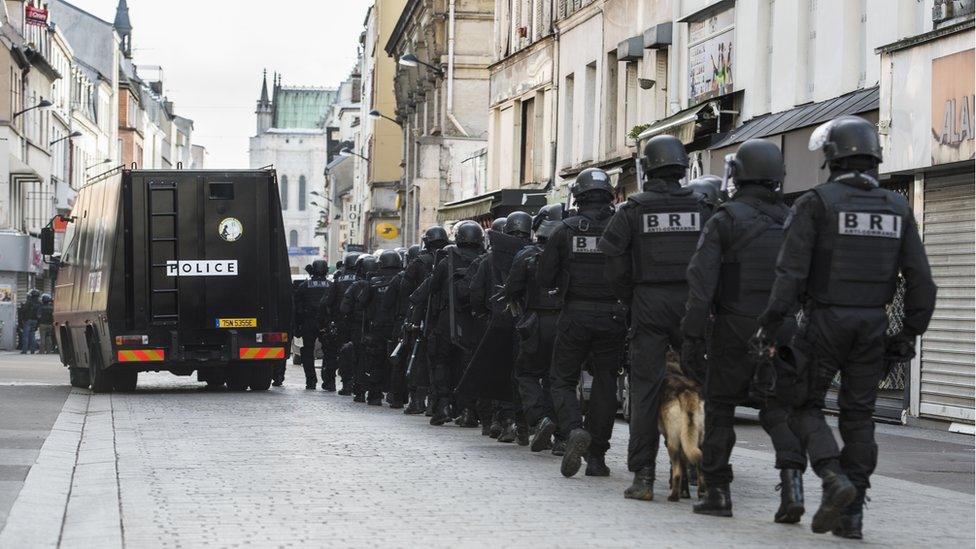 Police in the raid in Saint-Denis on 18 November 2015