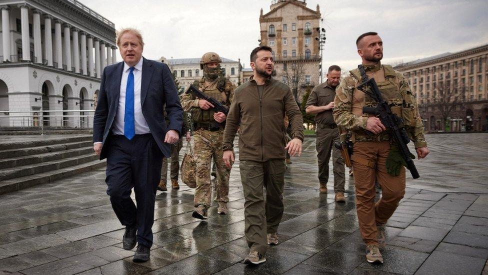 Boris Johnson walks around central Kyiv with President Volodymyr Zelensky