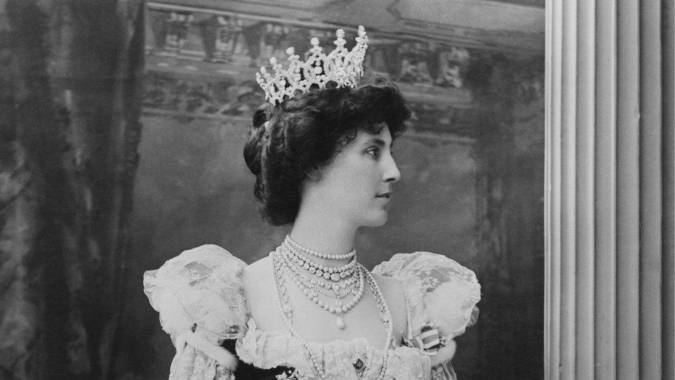 Winifred Anna Dallas-Yorke, Duchess of Portland wearing the tiara