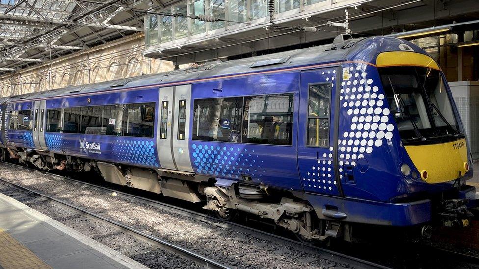 Train waiting at Edinburgh Waverley