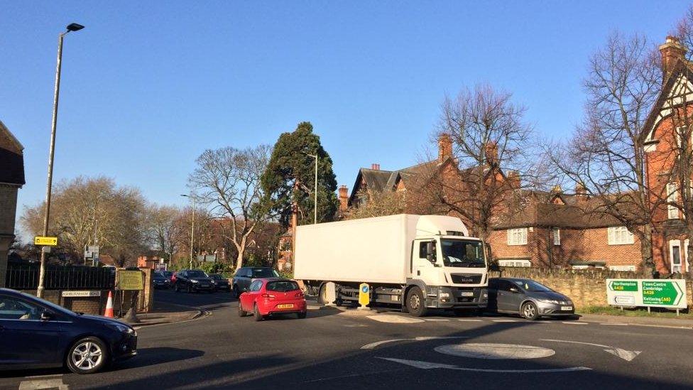 Shakespeare Road roundabout junction