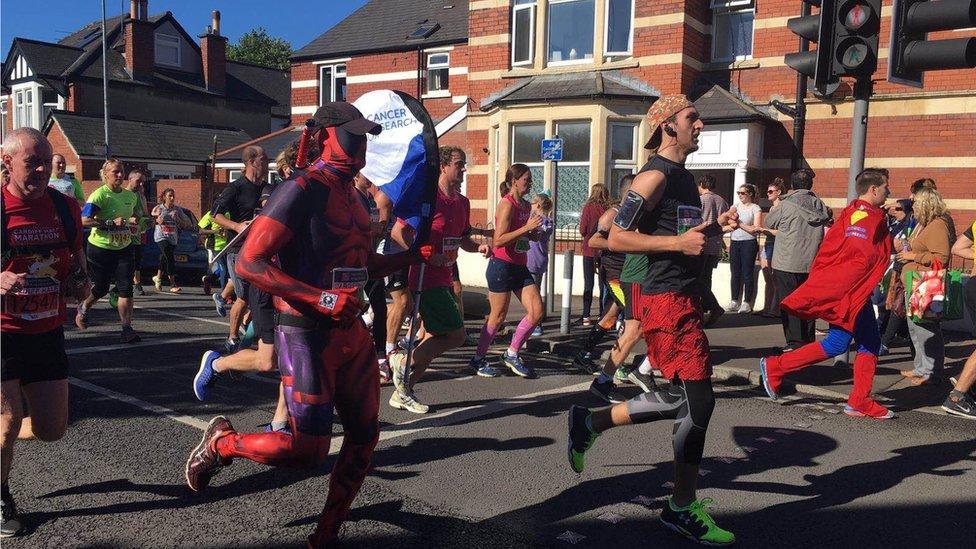 Runners at the Marlborough road 9-mile mark