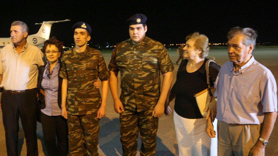 Greek soldiers Dimitris Kouklatzis and Aggelos Mitretodis were released from Turkish jails after 167 days of captivity without official accusations