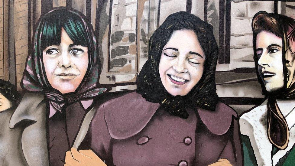 mural of the factory girls