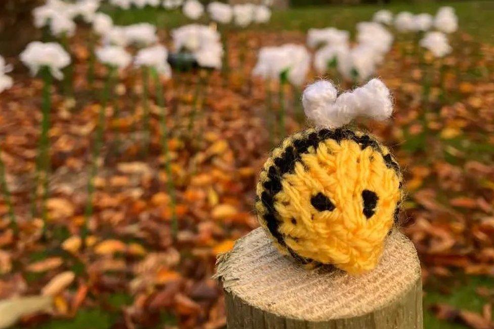 A knitted bee