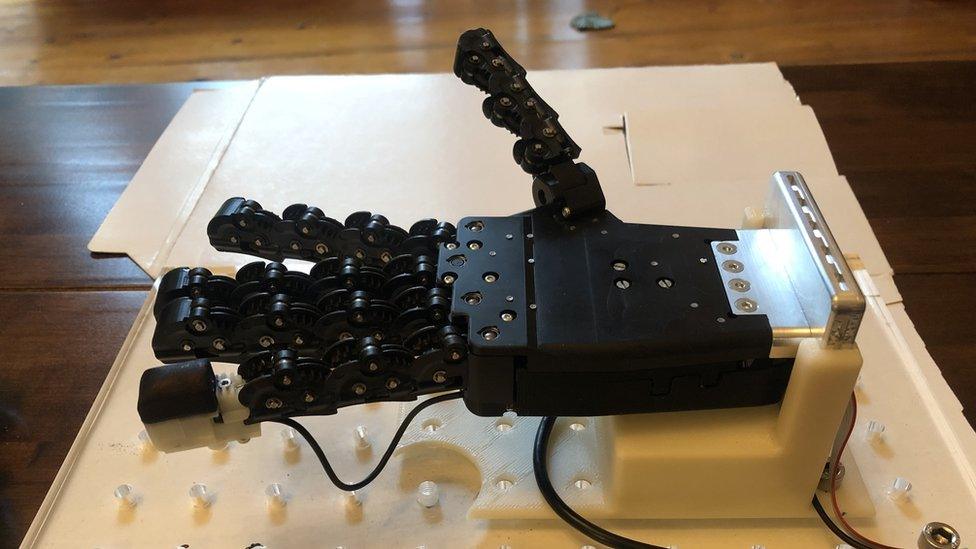 Robotic hand