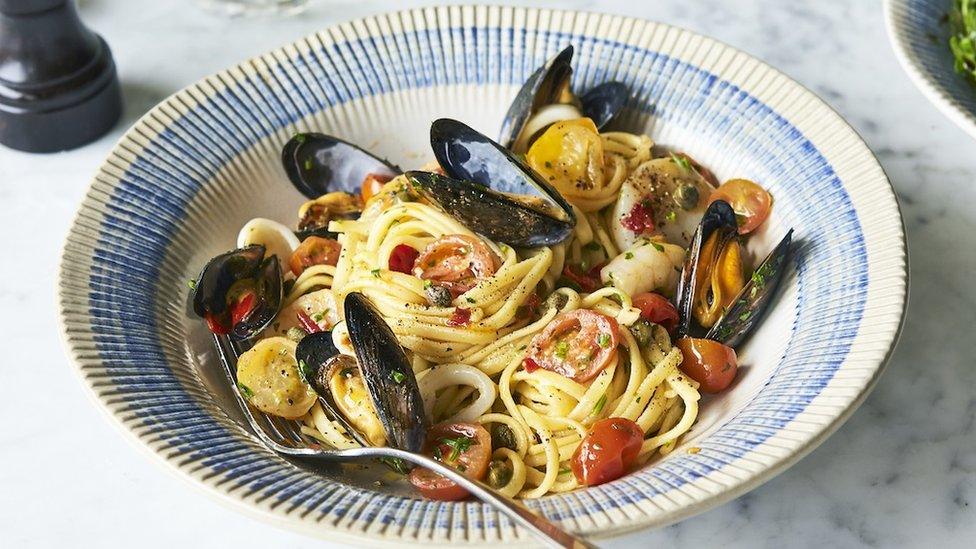 Seafood linguine