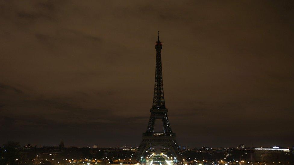 Eiffel tower dark for Westminster attack