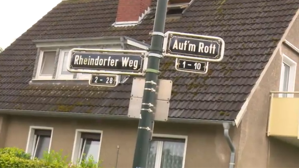 A street sign saying: Auf'm Rott